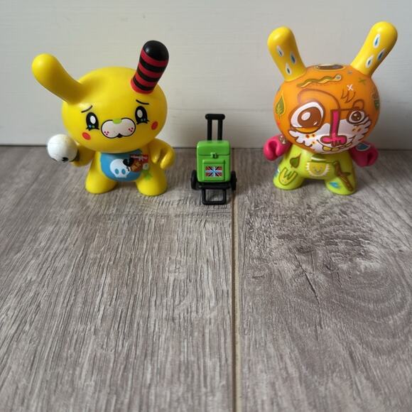 Set of 3 Y2K Kidrobot Dunnies Ye Olde English Collectible Figures - Picture 2 of 6